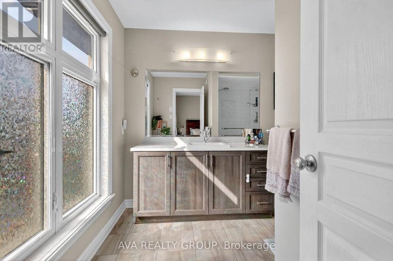 28866998/542-triangle-street/emerald-meadowstrailwest/ottawa/ontario/K2M0M5_20