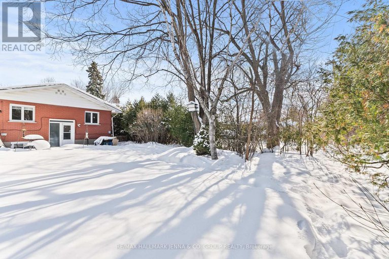 29393824/866-claude-street/castle-heightsrideau-high/ottawa/ontario/K1K2S6_43