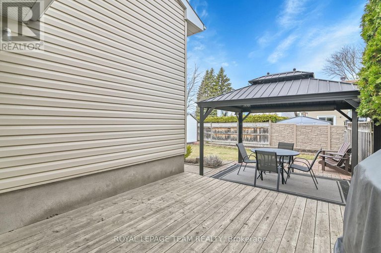 28179012/1728-smithers-crescent/chateauneuf/ottawa/ontario/K1C4X2_28