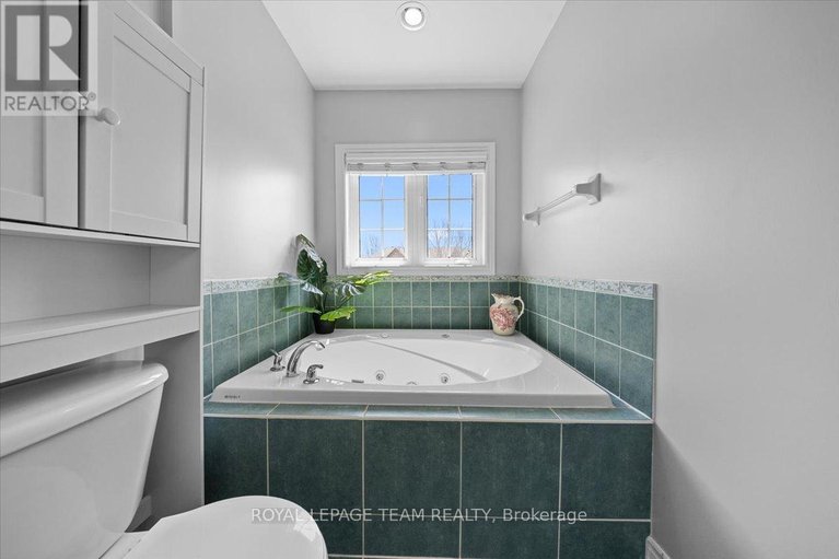 29626575/79-saddlesmith-circle/emerald-meadowstrailwest/ottawa/ontario/K2M2Y5_26