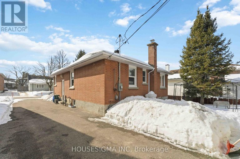 29433007/1047-richard-avenue/billings-bridge/ottawa/ontario/K1H8C3_45