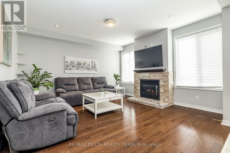 28750818/218-enclave-walk/mer-bleuebradley-estatesanderson-park/ottawa/ontario/K1W0J4_3