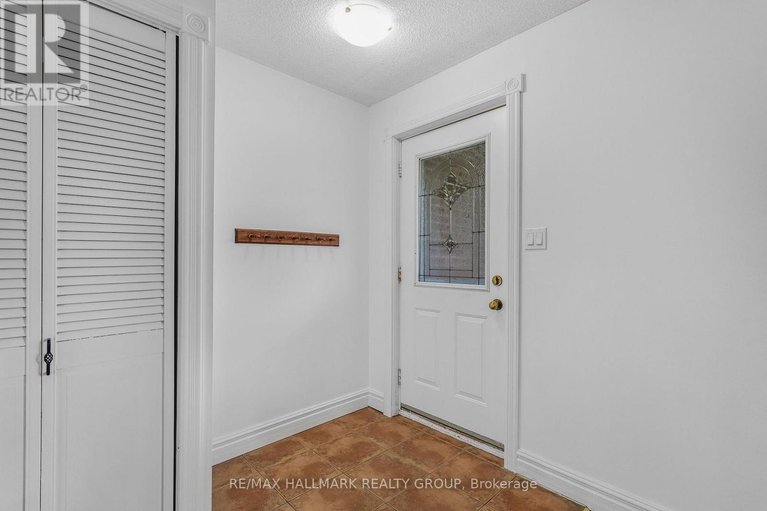 29643565/1-clarence-court/clarencerockland-twp/clarence-rockland/ontario/K4K1K7_5