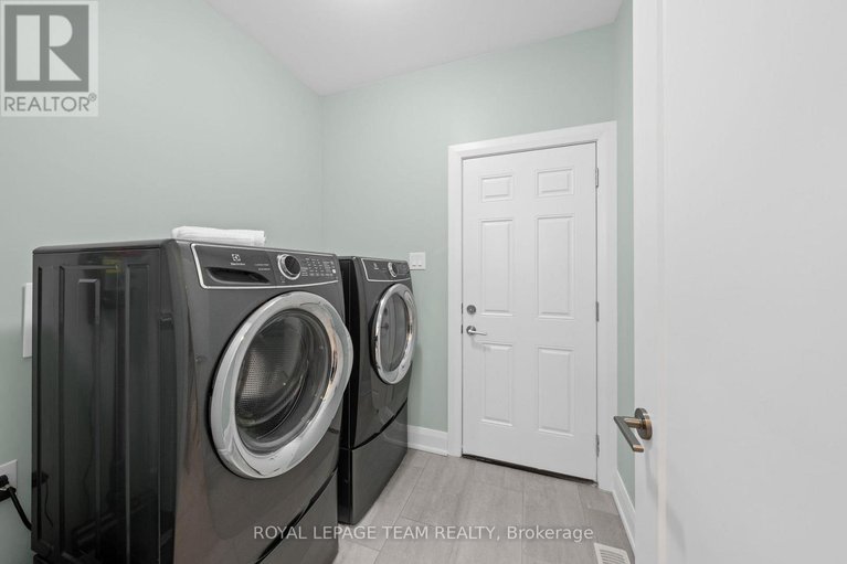 29419268/111-dun-skipper-drive/blossom-parkkemp-parkfindlay-creek/ottawa/ontario/K1X0G1_25