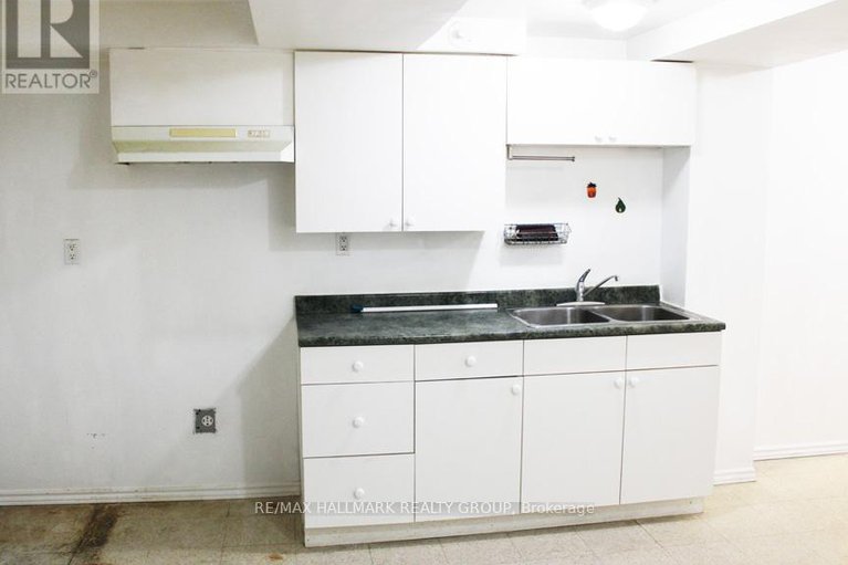 28470915/47-emerald-meadows-drive/emerald-meadowstrailwest/ottawa/ontario/K2M2L5_26