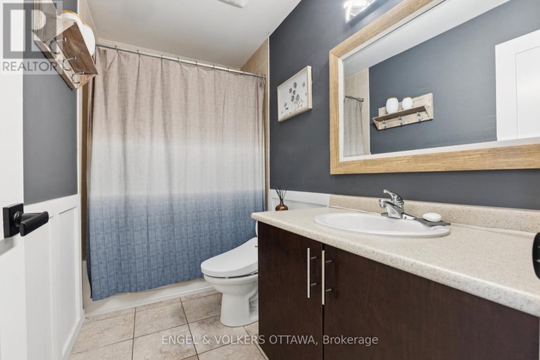 28783227/247-rolling-meadow-crescent/mer-bleuebradley-estatesanderson-park/ottawa/ontario/K1W0A8_33