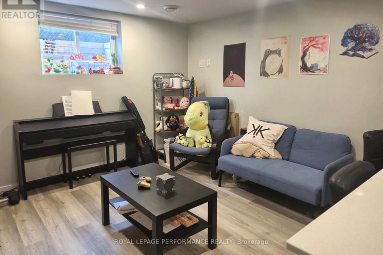 29035892/2529-roman-avenue/queensway-terrace-north/ottawa/ontario/K2B7X8_28