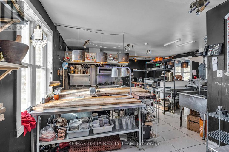 29255406/2607-old-montreal-road/cumberland-village/ottawa/ontario/K4C1A2_22