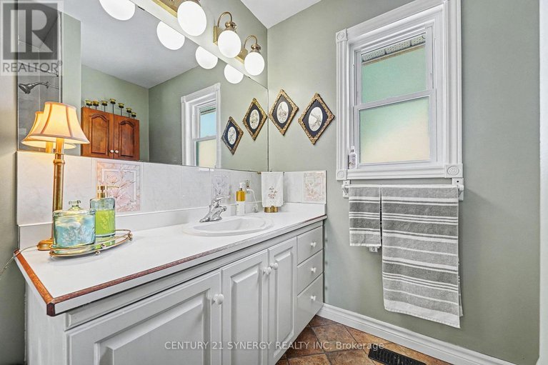 29289875/1104-drummond-concession-1-road/drummond-n-elmsley-drummond-twp/drummondnorth-elmsley/ontario/K7H3C3_23