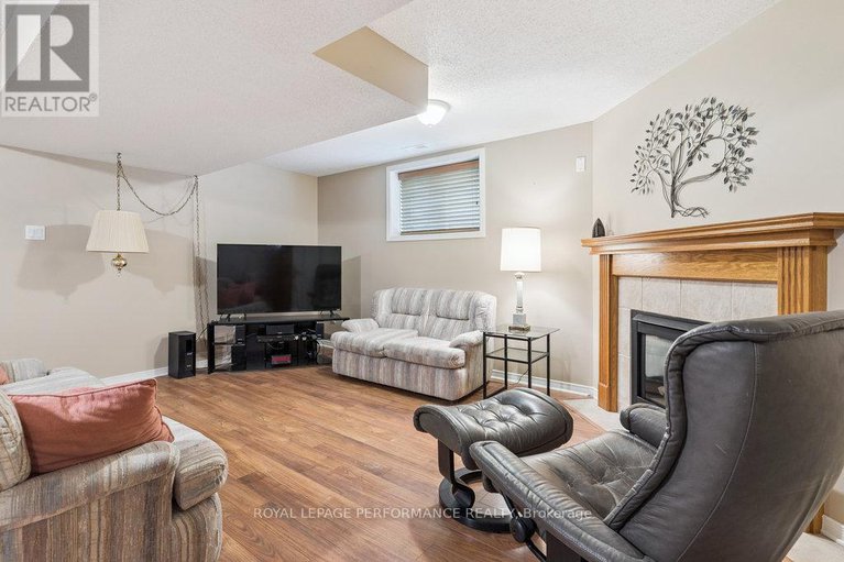 28546578/131-arrowwood-drive/stittsville-south/ottawa/ontario/K2S2G3_36