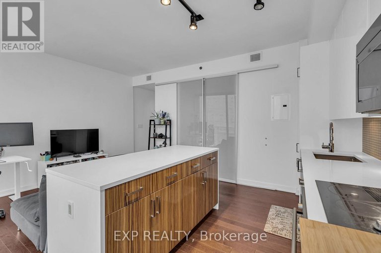 28563522/812-300-lisgar-street/ottawa-centre/ottawa/ontario/K2P0E2_11