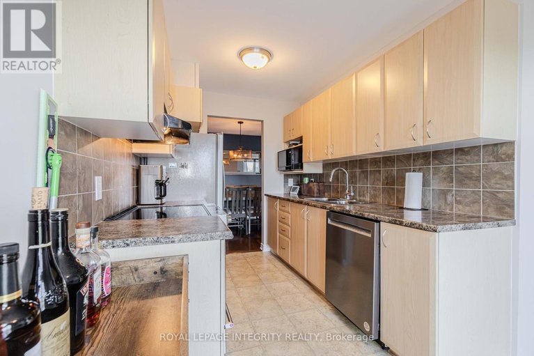 28738555/218-catamount-court/emerald-meadowstrailwest/ottawa/ontario/K2M0A9_23