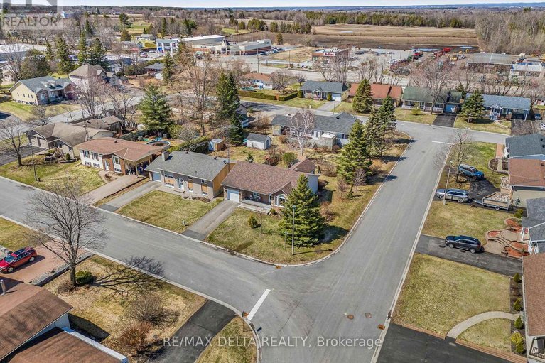 29633176/48-stephens-street/vankleek-hill/champlain/ontario/K0B1R0_38