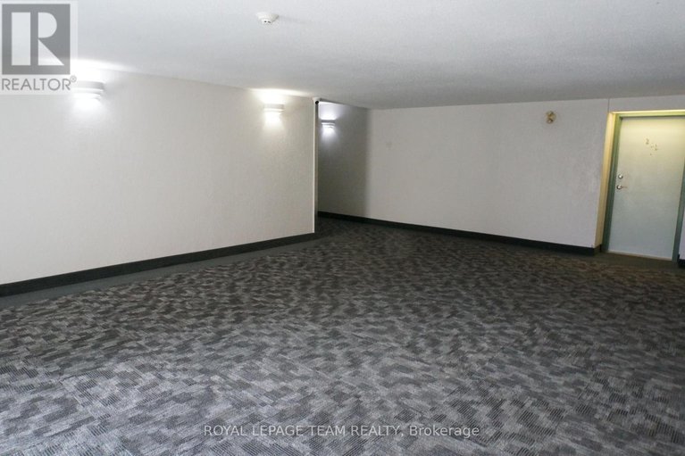 29211838/217-316-lorry-greenberg-drive/hunt-club-parkgreenboro/ottawa/ontario/K1T2P4_21