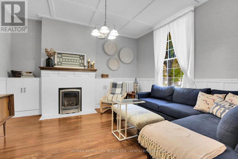 29254147/298-barr-street/renfrew/renfrew/ontario/K7V1J8_17