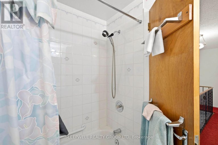 29639418/91-country-lane-w/glencairnhazeldean/ottawa/ontario/K2L1J4_21