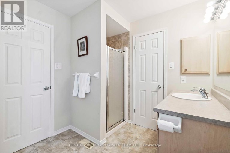 28525896/12-4037-canyon-walk-drive/riverside-southgloucester-glen/ottawa/ontario/K1V0Z4_27