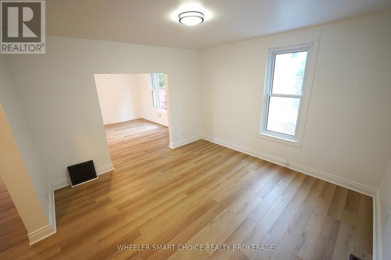 29131494/7-adam-dixon-avenue/long-sault/south-stormont/ontario/K0C1P0_13