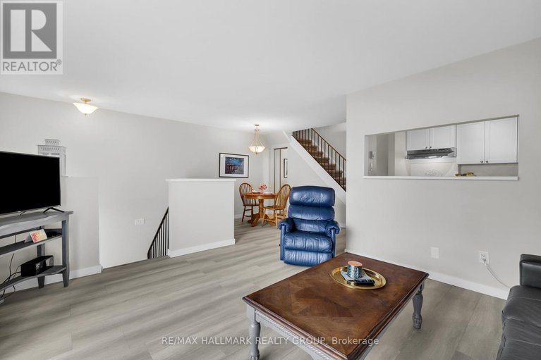 28720847/c-19-banner-road/sheahan-estatestrend-village/ottawa/ontario/K2H8T3_11