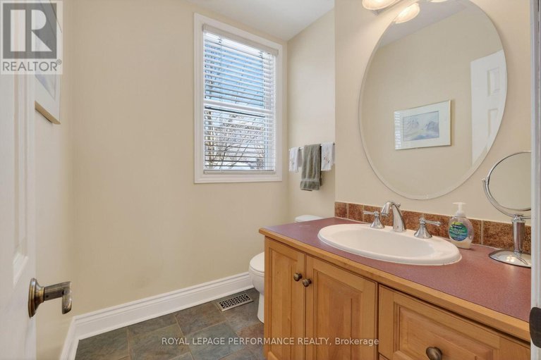 29441428/235-cowley-avenue/ottawa-westtunneys-pasture/ottawa/ontario/K1Y0H2_11