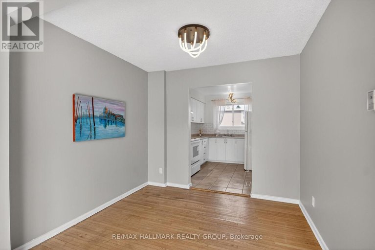 29464563/427-moodie-drive/bells-corners/ottawa/ontario/K2H8A5_13