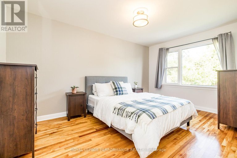 28842718/343-fullerton-avenue/overbrookcastle-heights/ottawa/ontario/K1K1K2_20