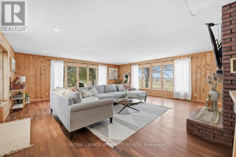 29219287/1814-old-montreal-road/cumberland-ridge/ottawa/ontario/K4C1G8_16