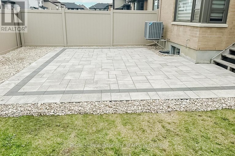 29495851/900-chipping-circle/riverside-southgloucester-glen/ottawa/ontario/K4M0E7_45