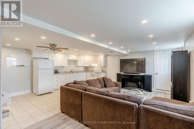 28596144/5616-akins-road-nw/btwn-franktown-rd-fallowfield-rd/ottawa/ontario/K2S1B8_18
