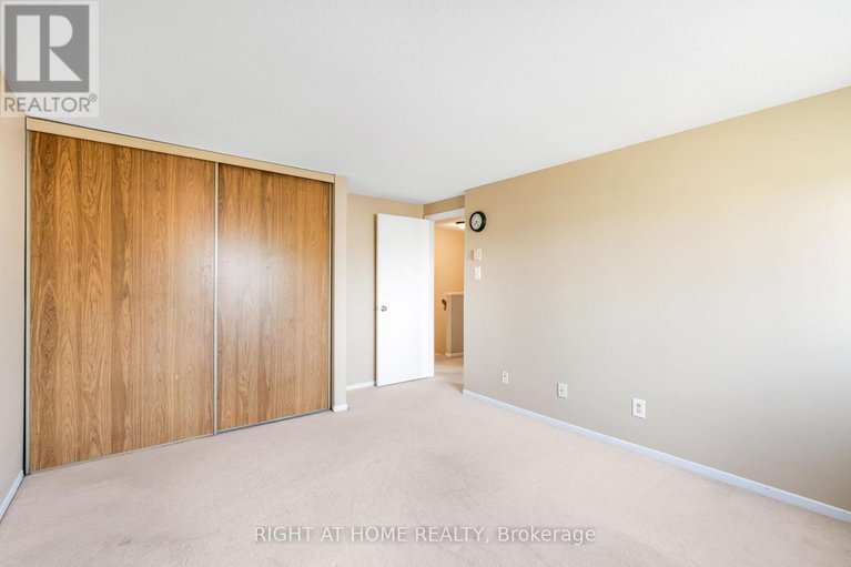 28426609/23d-forester-crescent/westcliffe-estates/ottawa/ontario/K2H8Y1_13