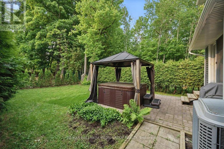 28420947/84-eastpark-drive/blackburn-hamlet/ottawa/ontario/K1B4A4_26