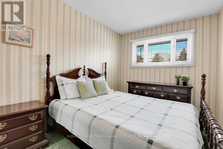 29450823/9-kilmory-crescent/borden-farmstewart-farmcarleton-heightsparkwood-hills/ottawa/ontario/K2E6M9_21