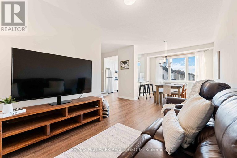 29126809/629-quilter-row/goulbourn-twp-from-franktown-rdsouth-to-rideau/ottawa/ontario/K0A2Z0_12