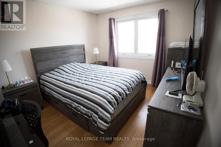 29451027/2194-niagara-drive/applewood-acres/ottawa/ontario/K1H6L2_23