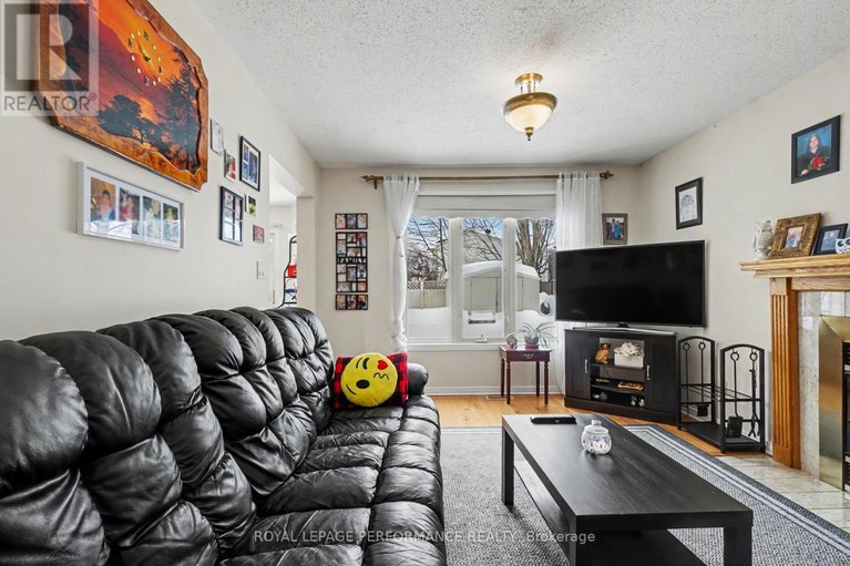 29402069/734-merkley-drive/fallingbrookpineridge/ottawa/ontario/K4A2T8_18