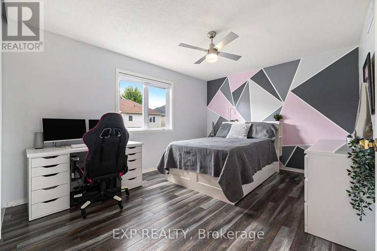 28647613/184-harbour-view-street-e/strandherd/ottawa/ontario/K2G7B4_27