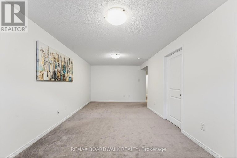 29438320/716-oakglade-avenue/emerald-meadowstrailwest/ottawa/ontario/K2M0B3_32