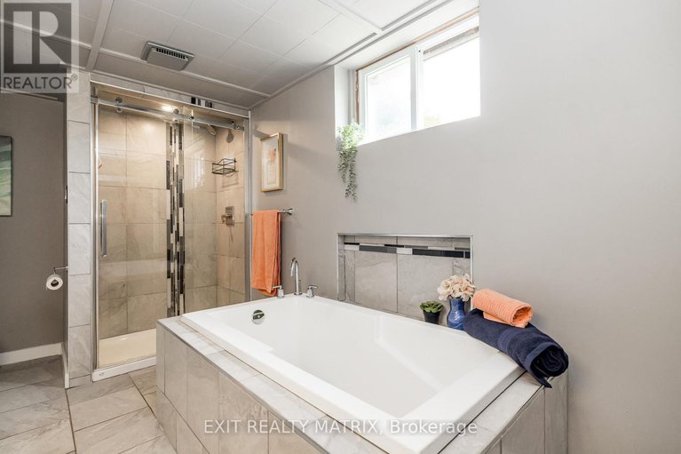 28656018/267-ann-street/almonte/mississippi-mills/ontario/K0A1A0_35