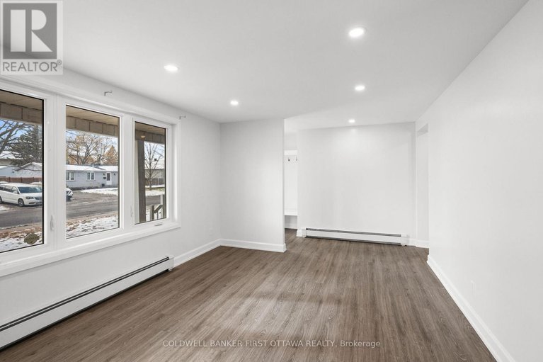 29689692/351-amiens-street/bilberry-creekqueenswood-heights/ottawa/ontario/K1E1P1_5
