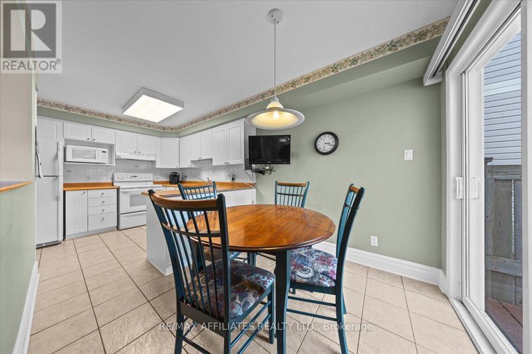 28777669/1639-trenholm-lane/fallingbrookpineridge/ottawa/ontario/K4A4B4_16