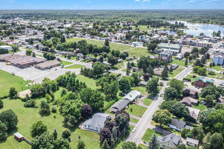 28651458/164-mccormick-road/alexandria/north-glengarry/ontario/K0C1A0_25