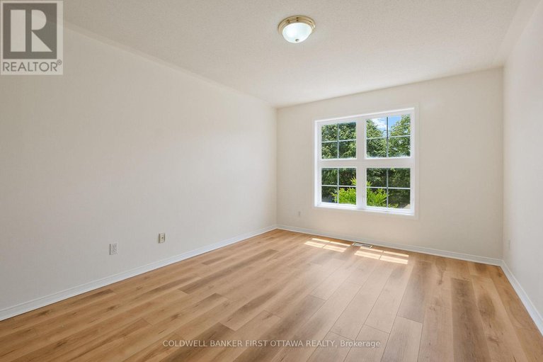 28482188/107-columbia-avenue/hunt-club/ottawa/ontario/K1V1Z3_32