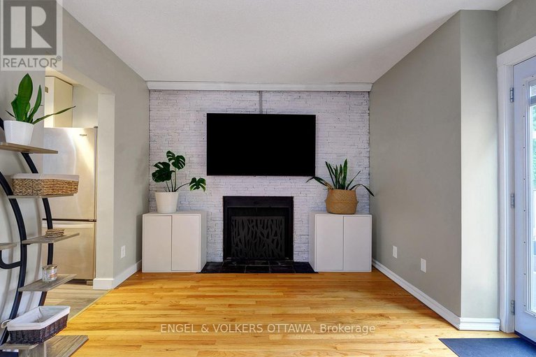 28587086/30-sovereign-avenue/craig-henrywoodvale/ottawa/ontario/K2G4W7_11