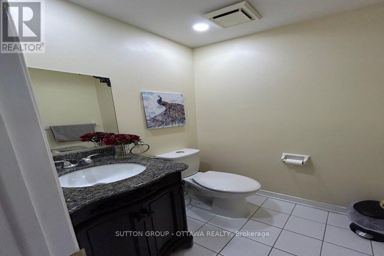 28486818/32-cellini-court-w/hunt-club-park/ottawa/ontario/K1G5K3_21