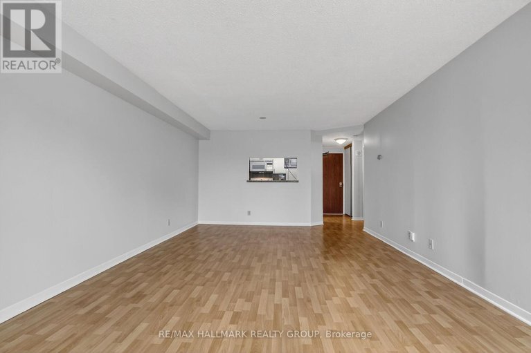 29629891/305-80-sandcastle-drive/leslie-park/ottawa/ontario/K2H9E7_18