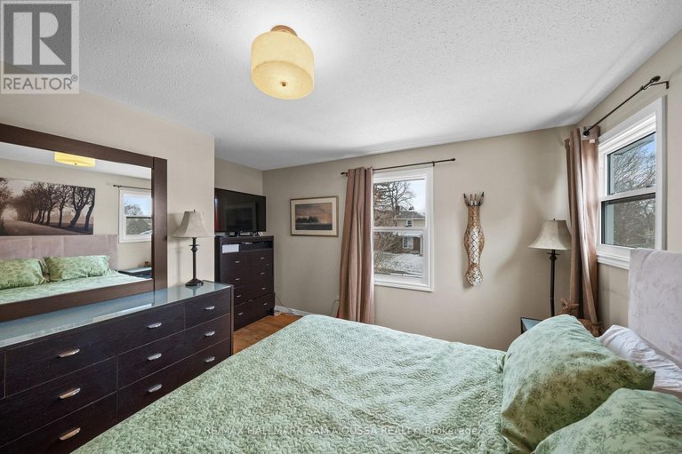 29606720/46-seymour-avenue/borden-farmstewart-farmcarleton-heightsparkwood-hills/ottawa/ontario/K2E6P2_28