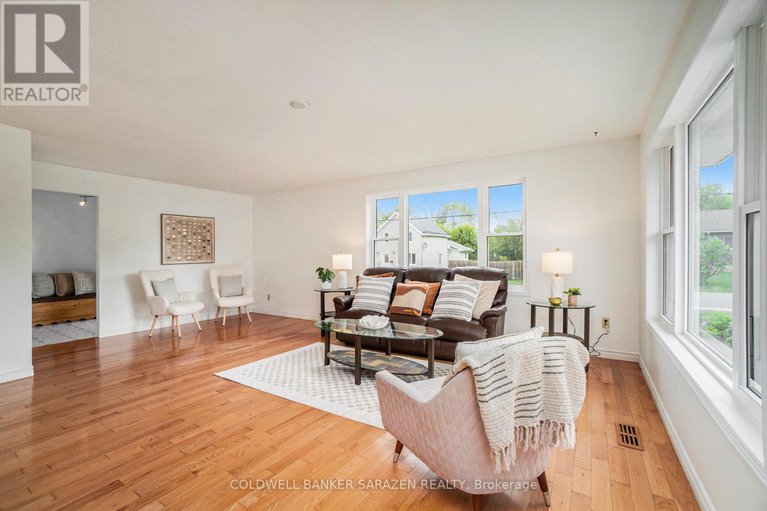 28830016/20-moore-street/mcnabbraeside-twps/mcnabbraeside/ontario/K7S1G4_9