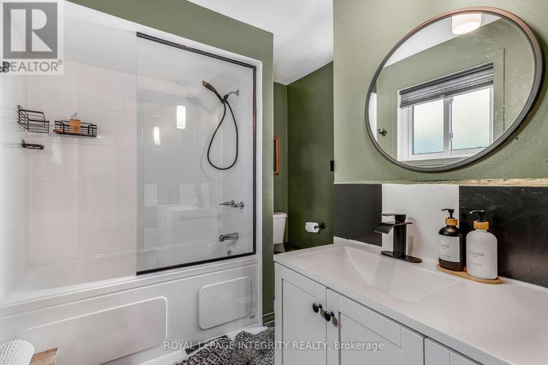 28956681/1454-deavy-way/bilberry-creekqueenswood-heights/ottawa/ontario/K1E2W8_23