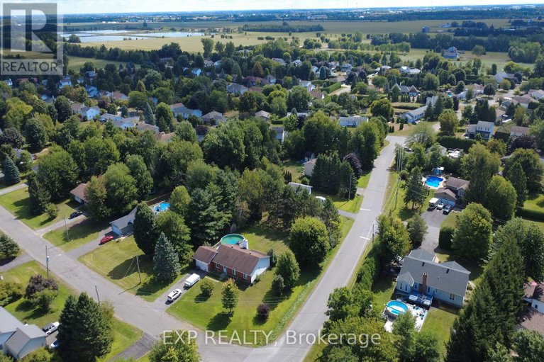 28794855/100-des-pins-street/village-of-russell/russell/ontario/K4R1C5_38