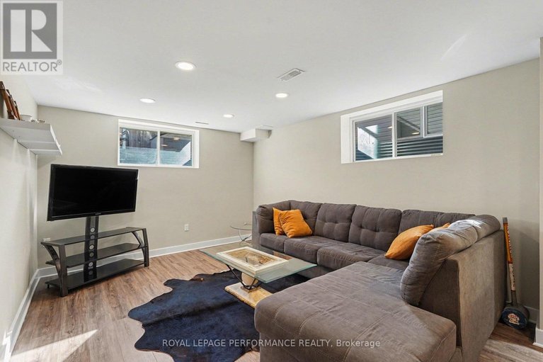 29669159/504-yellow-birch-street/mer-bleuebradley-estatesanderson-park/ottawa/ontario/K1W0J3_28